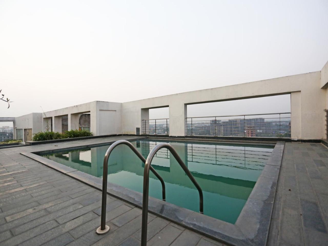 Capital O 10212 Hotel West Willows Xanadu Kolkata Eksteriør bilde