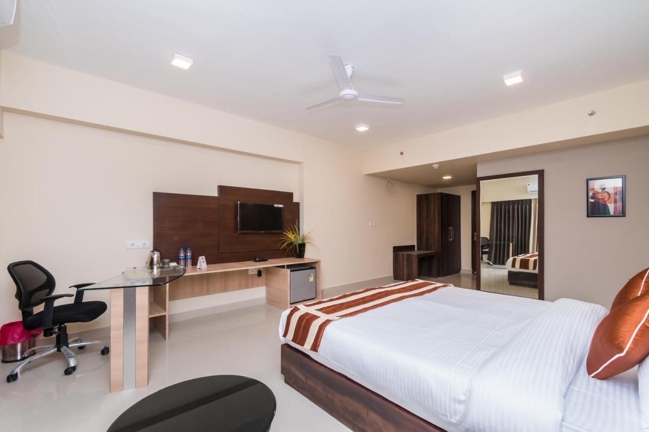 Capital O 10212 Hotel West Willows Xanadu Kolkata Eksteriør bilde