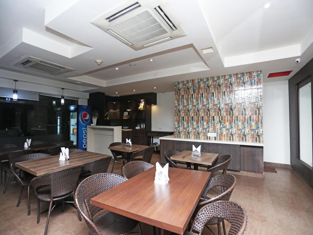 Capital O 10212 Hotel West Willows Xanadu Kolkata Eksteriør bilde