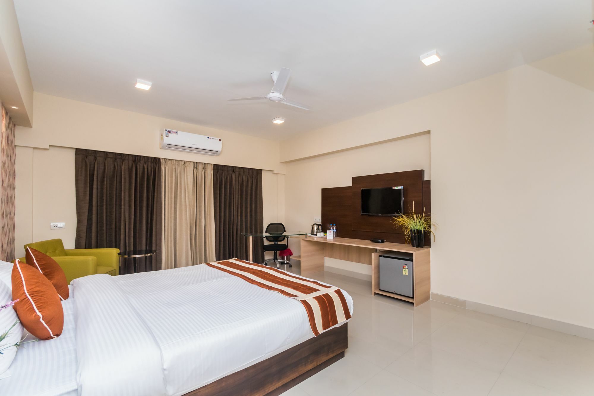 Capital O 10212 Hotel West Willows Xanadu Kolkata Eksteriør bilde